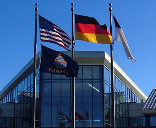 La bandera de Alemania es un tricolor consistiendo de tres franjas horizontales iguales mostrando los colores nacionales de Alemania: negro, rojo y oro.
