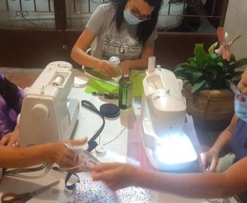 Mexico Women making masks