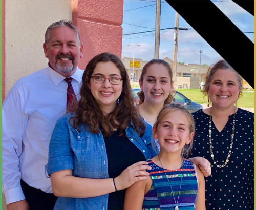 El reverendo Barry Kennard (izquierda) y su familia.